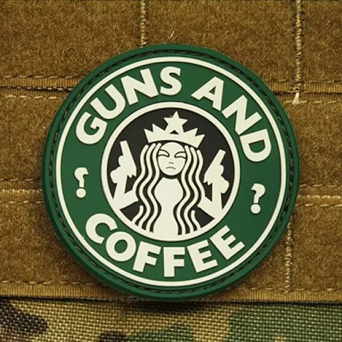 JACKETS TO GO nášivka GUNS AND COFFEE plast ZELENÁ