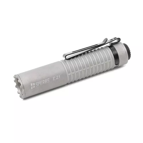 SPERAS svítilna E21 dobíjecí, kompaktní, 2000 lumenů, 322 metrů, IP68 TITAN